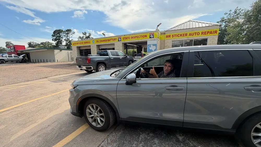 Customer pulling into Mr Sticker Auto Repair parking lot